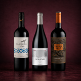 Mancura Merlot, Otazu Volsung Crianza y Gnarly Head Zinfandel sobre fondo vino