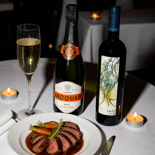 Jacques Brut y Lomita Sacro en una cena de celebración decembrina