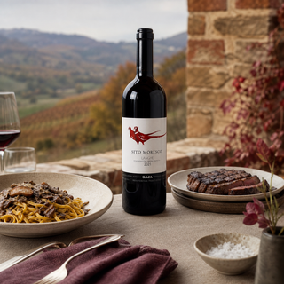 Gaja Sito Moresco 2021 servido con pasta de hongos y carne al carbón en Langhe