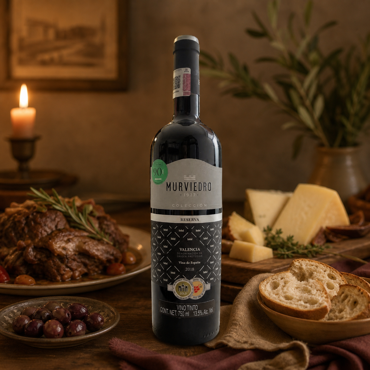 Murviedro Colección Reserva con carne braseada, queso y pan en una sobremesa