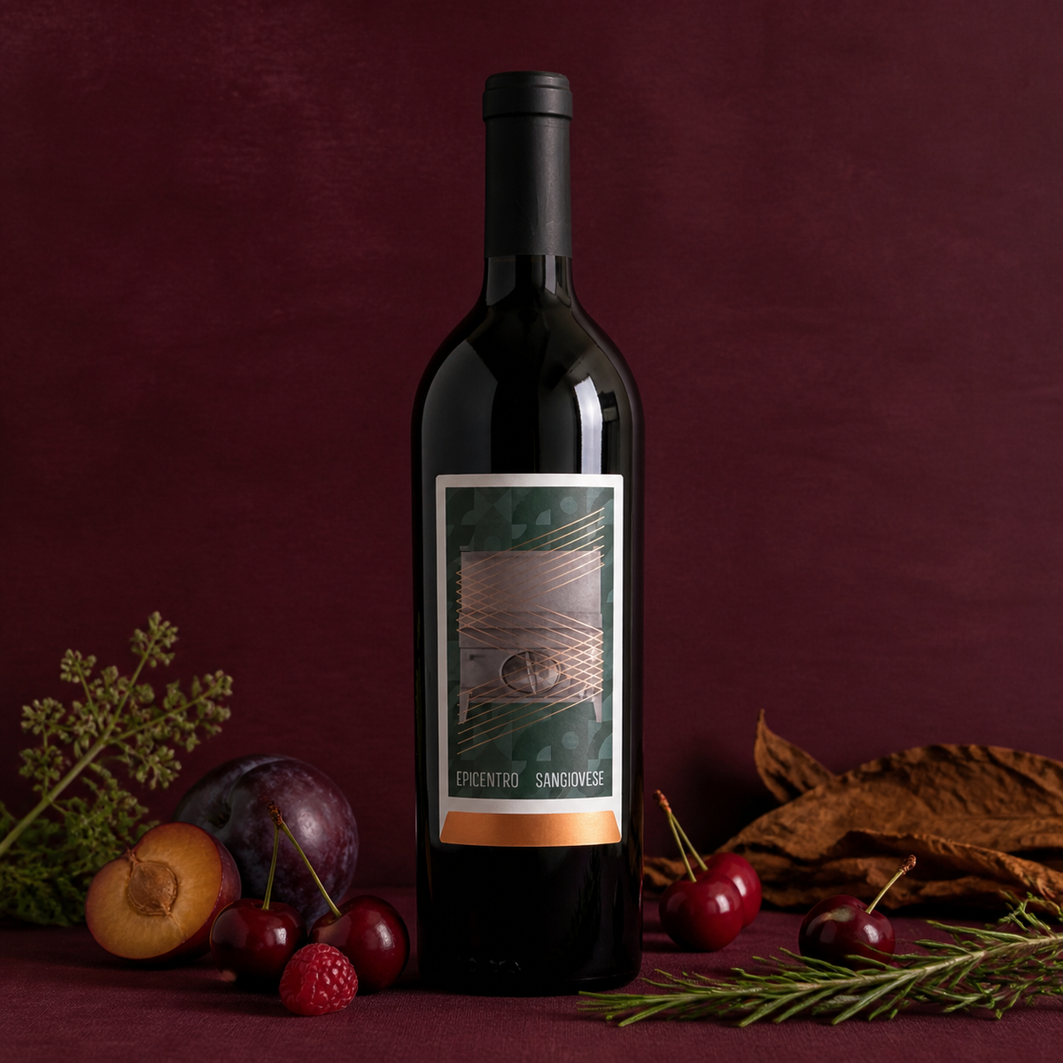 Epicentro Sangiovese en bodegón con ciruela, cereza, frambuesa y tabaco